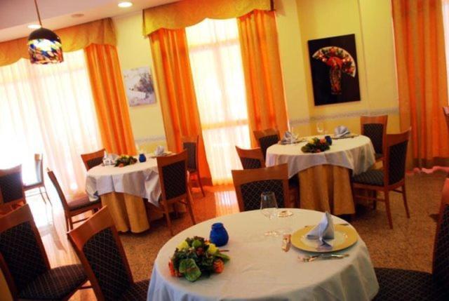 Hotel San Giacomo Monteprandone Exteriör bild